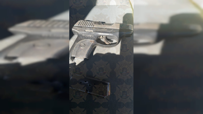 En Rosarito, BC detienen a dos en posesión de un arma de fuego 