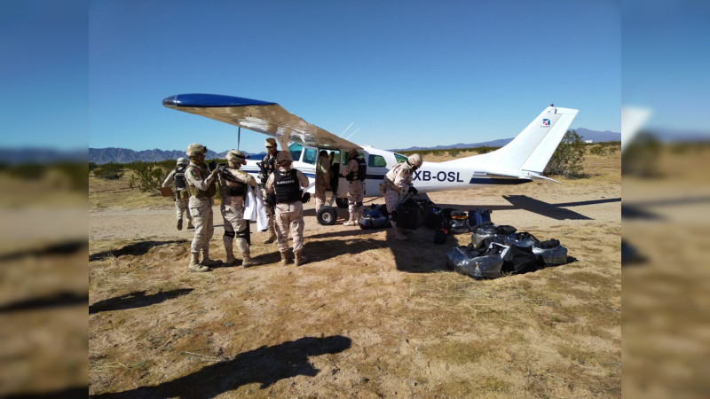 Persiguen avioneta y aseguran más de 300 kilos de cocaína, heroína y demás drogas, en Sonora 
