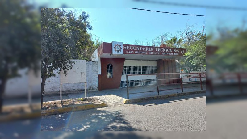 En Apatzingán, Michoacán, las Secundaria Técnica No. 5 y Federal 2 han suspendido actividades escolares por brotes de Covid-19