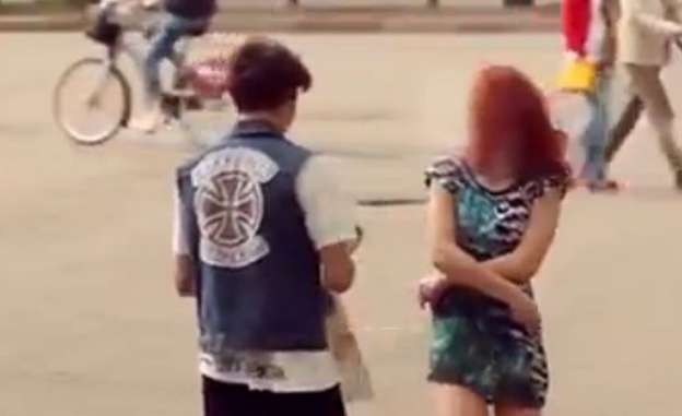 Adolescente millonario de 16 años paga para exhibir mujeres desnudas  