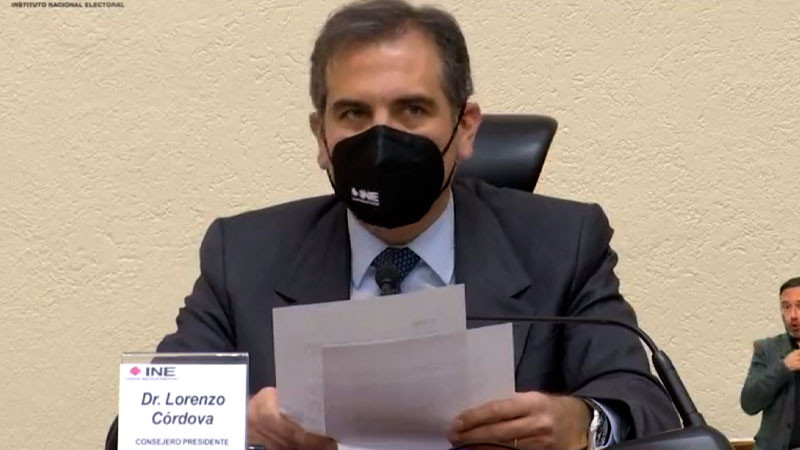 Lorenzo Córdova exige que dejen trabajar al INE tras aprobar convocatoria para Revocación de Mandato 