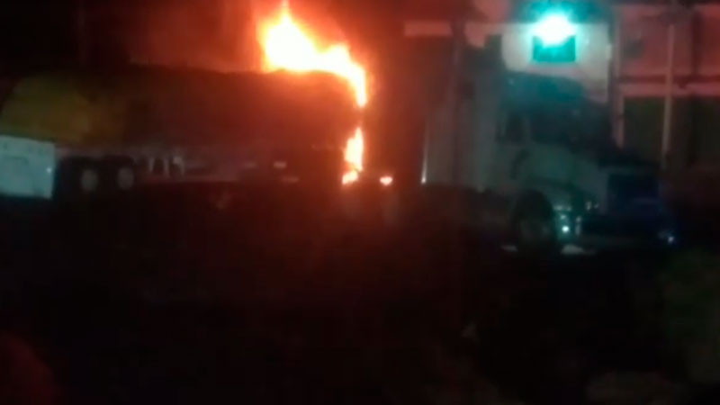 Atacan oficinas de la Fiscalía en Maravatío, Michoacán e incendian autos 
