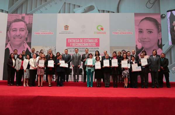 Maestros destacados reciben aumento salarial del 35%, resalta Nuño Mayer - Foto 0 