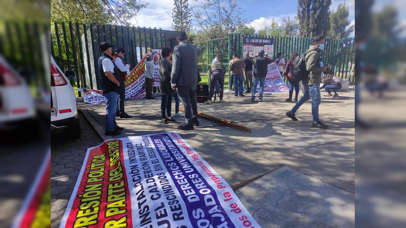 Profesores y empleados de la UMSNH denuncian despidos injustificados 