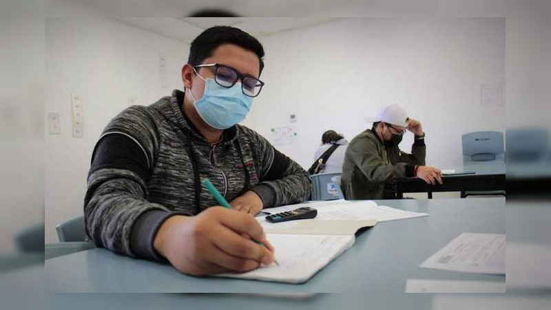  A concluir educación básica, llaman el INEA y el Colegio de Morelia, en Michoacán