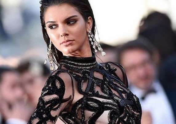Kendall Jenner sorprendió con su vestido trasparente en alfombra roja de Cannes  - Foto 0 