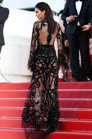 Kendall Jenner sorprendió con su vestido trasparente en alfombra roja de Cannes  - Foto 2 