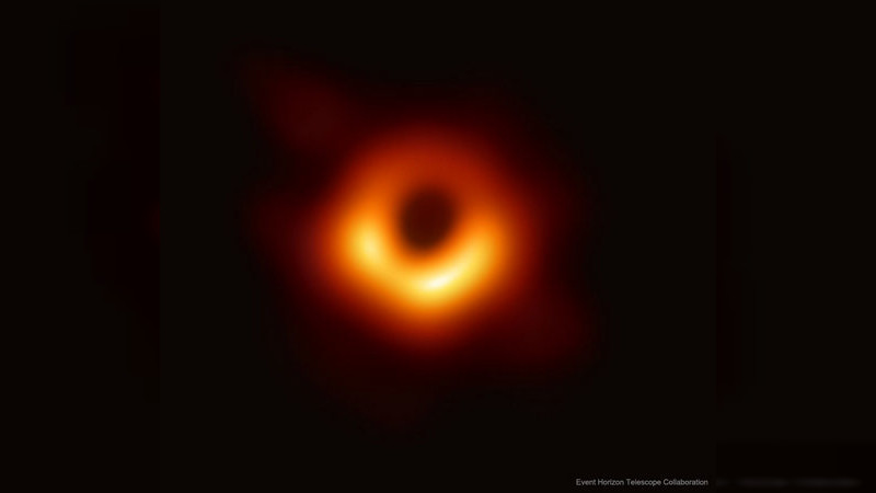 Encuentran un agujero negro supermasivo oculto en un anillo de cósmico estelar en la Galaxia Messier 77  