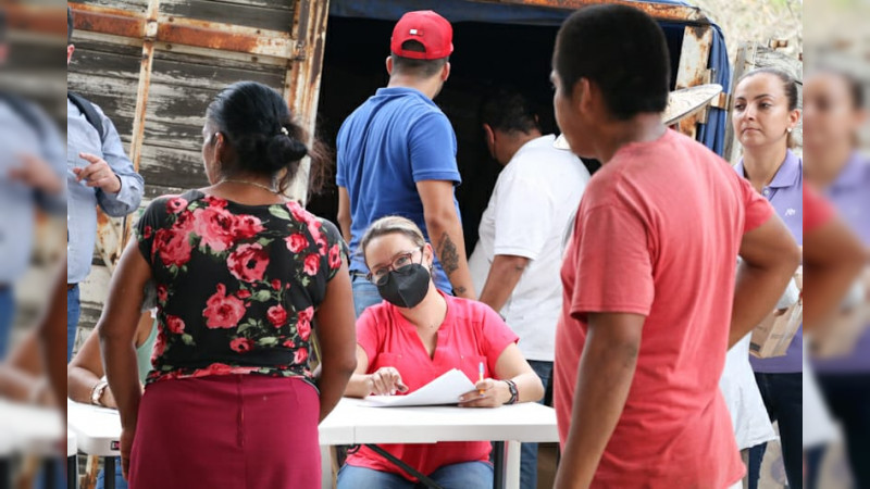 DIF Michoacán visita 11 comunidades de Aquila