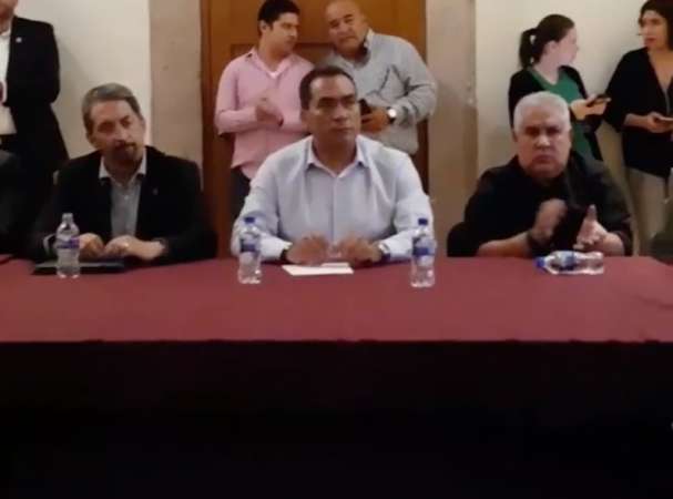 Se lleva a cabo una reunión para tratar de solucionar el conflicto que persiste en la UMSNH  