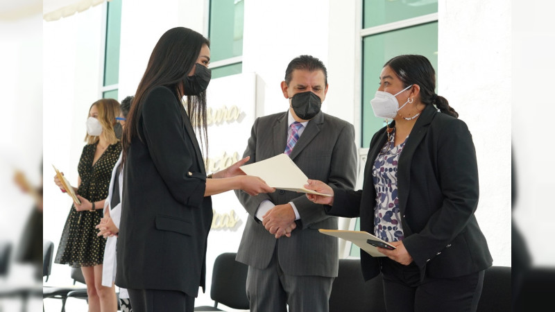 Egresan 13 médicos residentes del Hospital General “Dr. Miguel Silva” 