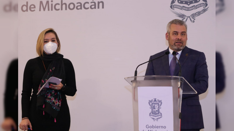 Dejen la flojera y vuelvan a las aulas: Bedolla a escuelas privadas 