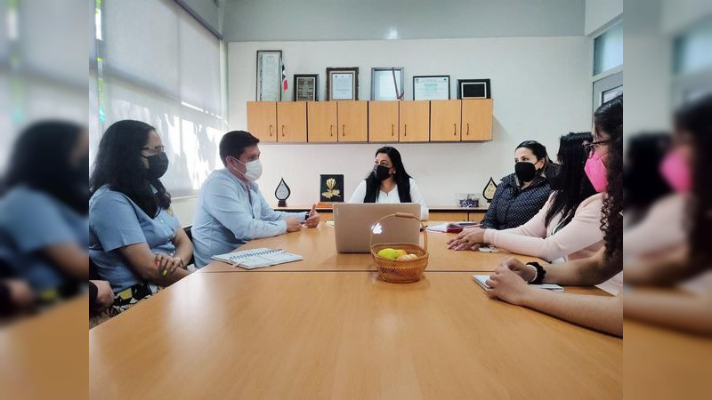 Presenta IJUM servicios y actividades para estudiantes de preparatoria en Morelia 