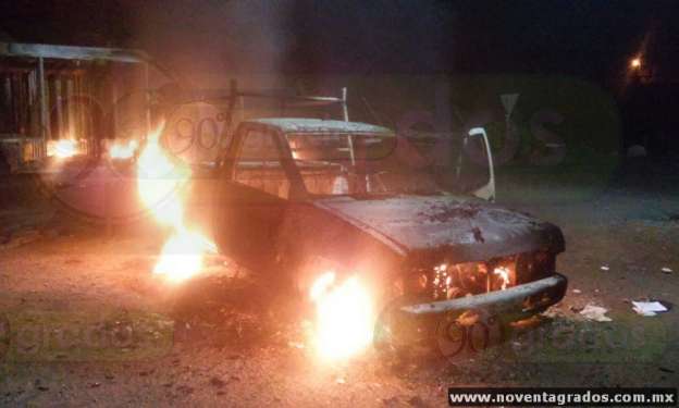 Habitantes de Nahuatzen queman camión y camioneta  - Foto 0 