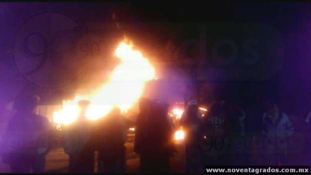 Habitantes de Nahuatzen queman camión y camioneta  - Foto 3 