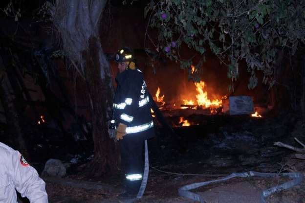 Sujetos incendian vivienda en Lázaro Cárdenas, Michoacán - Foto 1 