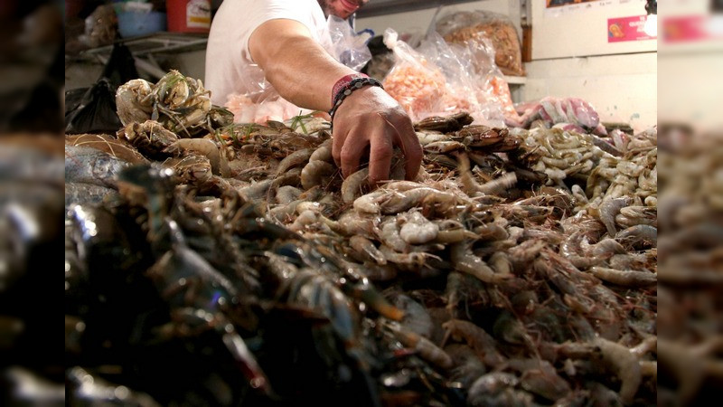 Secretaria de Salud de Michoacán invita a la población a tener precauciones al comprar mariscos durante esta temporada