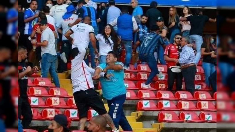 Imagen de joven con ceguera en el estadio corregidora, tiene una historia  
