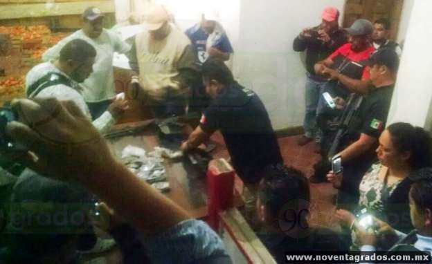 Entregan habitantes a sujetos detenidos en Nahuatzen, Michoacán - Foto 0 