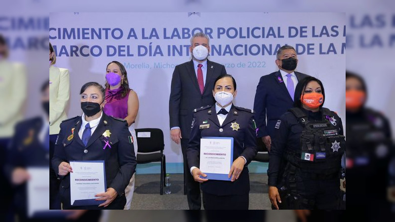 Entrega el gobernador Alfredo Ramírez Bedolla, reconocimientos a mujeres policía comprometidas por un Michoacán más justo