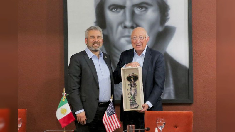 Expone Alfredo Ramírez potencial económico de Michoacán al embajador Ken Salazar de EU en México