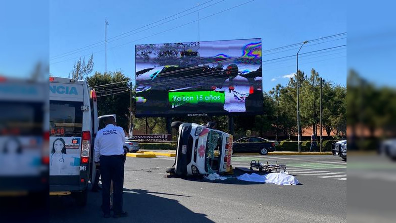 Atiende SSM heridos de accidente en ambulancia, Morelia, Mich 