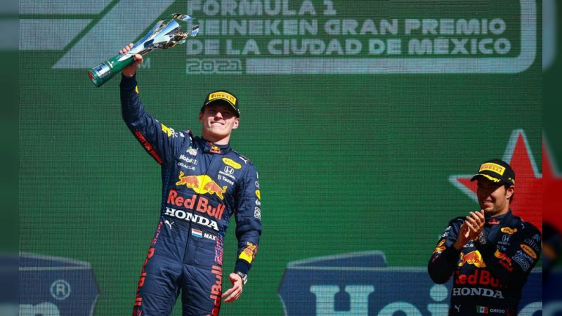 Checo Pérez le pide a Verstappen "Que se moche", tras conocerse su salario 