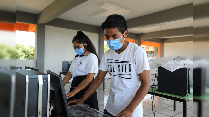 La SEE rehabilita 17 planteles educativos en Aguililla, Michoacán para continuar con el plan educativo  
