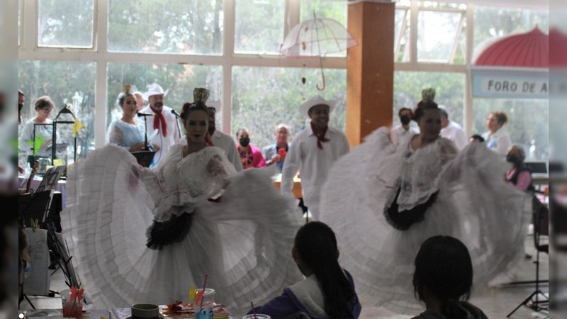 Espléndida y exitosa la presentación del Café Artístico Poético Musical “Lluvia de Colibríes”