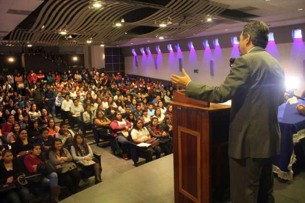 Mil trecientos egresados nicolaitas buscan titulación a través de Ceneval - Foto 0 