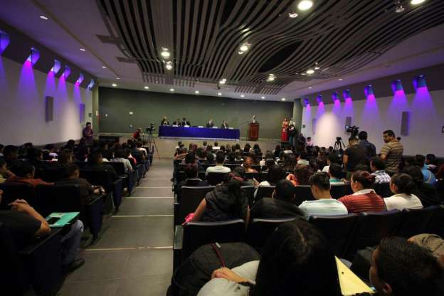 Mil trecientos egresados nicolaitas buscan titulación a través de Ceneval - Foto 1 