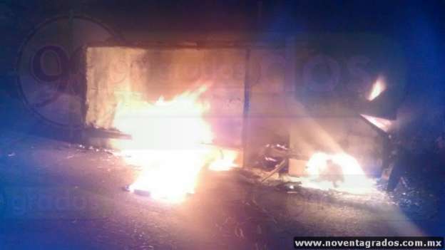 Incendian habitantes camión repartidor en Nahuatzen, Michoacán - Foto 3 
