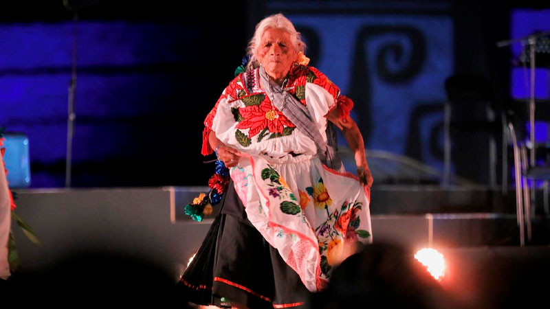 La K´uínchekua presumió tradición y cultura de pueblos originarios al mundo: Bedolla 