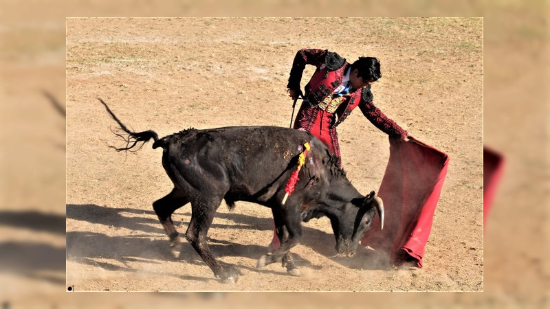 Tarde luminosa de los aspirantes Jacobinos en el Cortijo la Maestranza en Morelia, Michoacán  