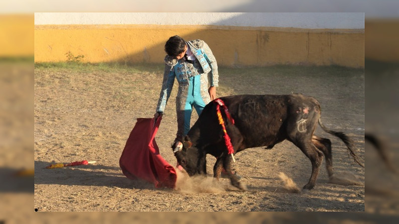 Tarde luminosa de los aspirantes Jacobinos en el Cortijo la Maestranza en Morelia, Michoacán  