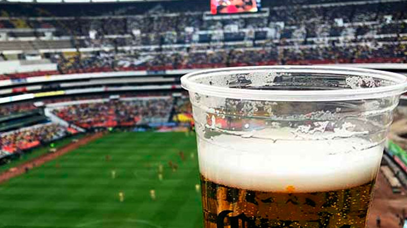 Gobierno propone erradicar venta de cerveza en estadios de fútbol para evitar violencia 