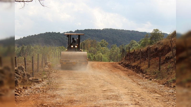 Se han rehabilitado 79 kilómetros de caminos en Michoacán  