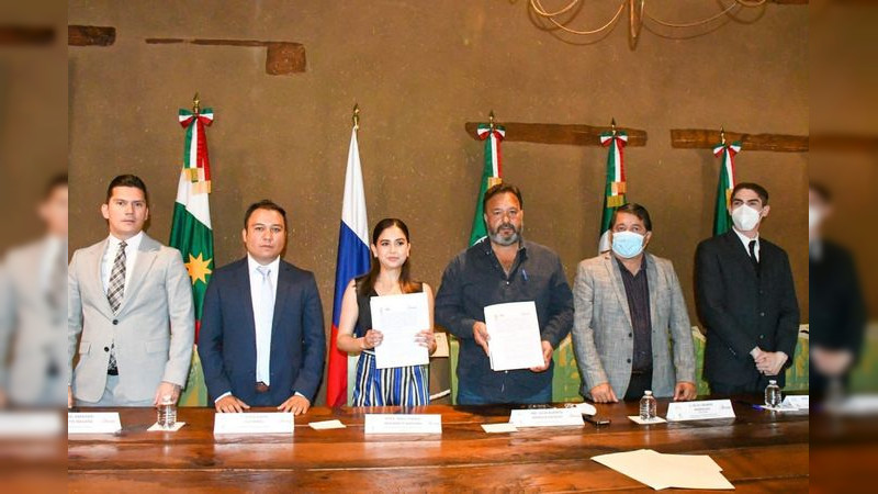 Signan convenio Gobierno de Pátzcuaro y IMAIP 