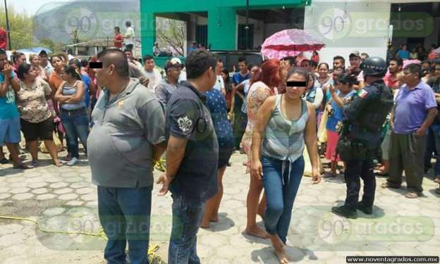 Pobladores de Cocula retienen a cinco presuntos extorsionadores - Foto 4 