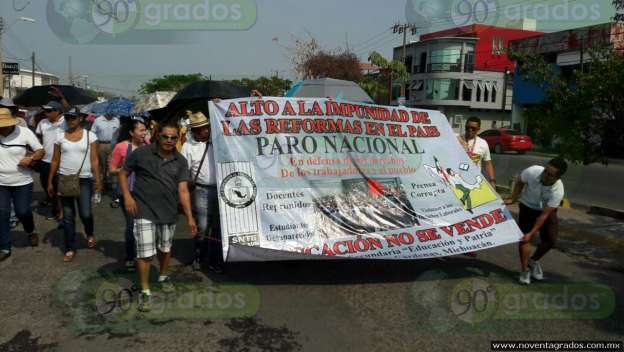 Michoacán: Maestros de la CNTE marchan en Lázaro Cárdenas - Foto 3 