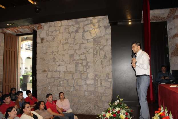 Se reúne Manuel López Meléndez con estudiantes nicolaitas‏  
