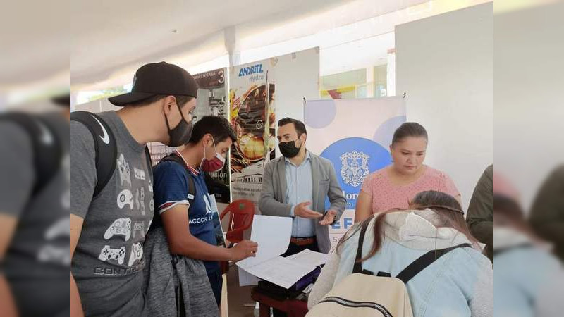 Acerca SEFECO oportunidades laborales a jóvenes del Tecnológico de Morelia, en Michoacán