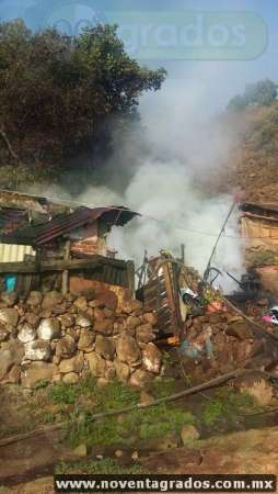 Se quema casa en Zacapu, Michoacán, dueña sufre crisis diabética - Foto 3 