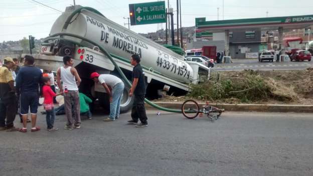 Trágico accidente en Morelia, Pipa atropella a ciclista  