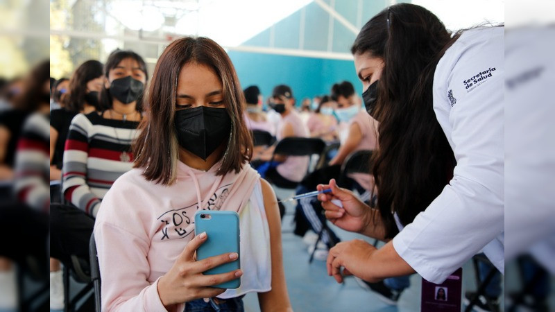 Se lleva acabo la aplicación de la segunda dosis anti COVID-19 en adolescentes de 14 a 15 años 