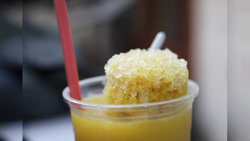 Secretaria de Salud de Michoacán llama a evitar el consumo de raspados o aguas frescas expuestos a la superficie 