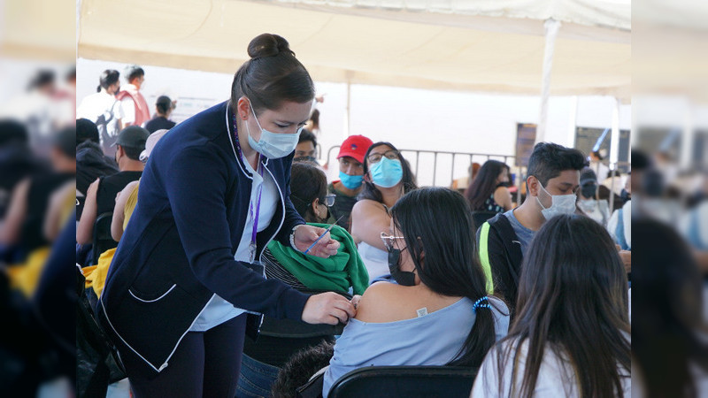Continua la aplicación del refuerzo anti COVID-19 en cuatro municipios de Michoacán para personas de 18 a 29 años 
