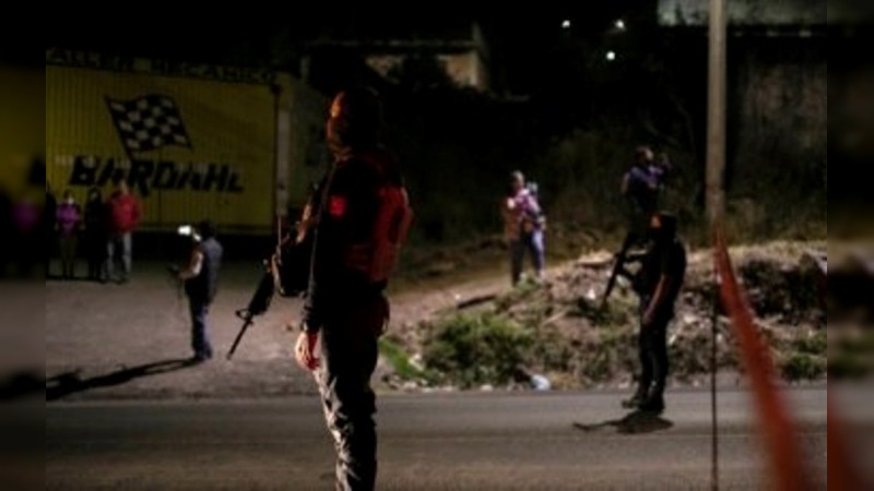 Atacan a balazos una base de taxis en Uruapan 