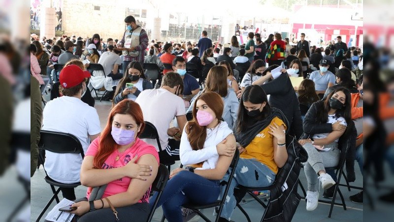 Segunda dosis anti Covid-19 es aplicada a adolescentes de Tarímbaro 