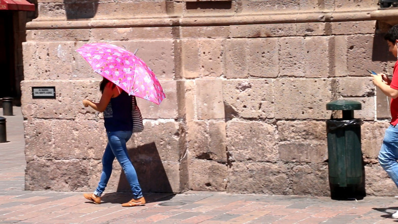 Protección Civil llama a la población a cuidarse ante onda de calor, en Michoacán   